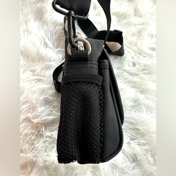 Pokemon Vintage Gameboy Game Carrying Case
Nintendo Authentic W/ Crossbody Strap - Picture 6 of 14